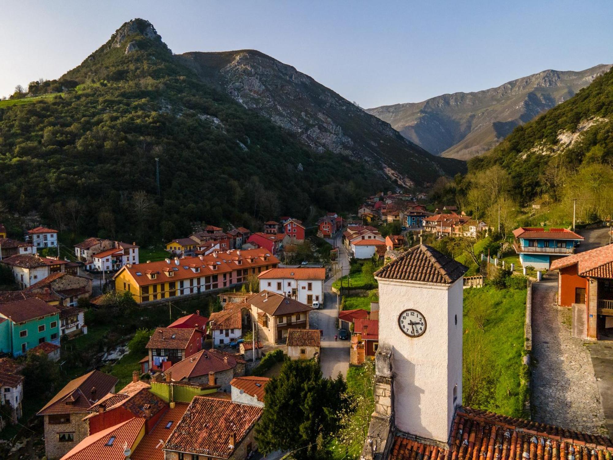 Apartamentos La Corona - Cabrales Карренья-де-Кабралес Экстерьер фото