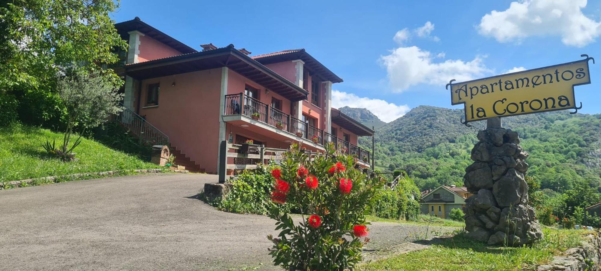 Apartamentos La Corona - Cabrales Карренья-де-Кабралес Экстерьер фото