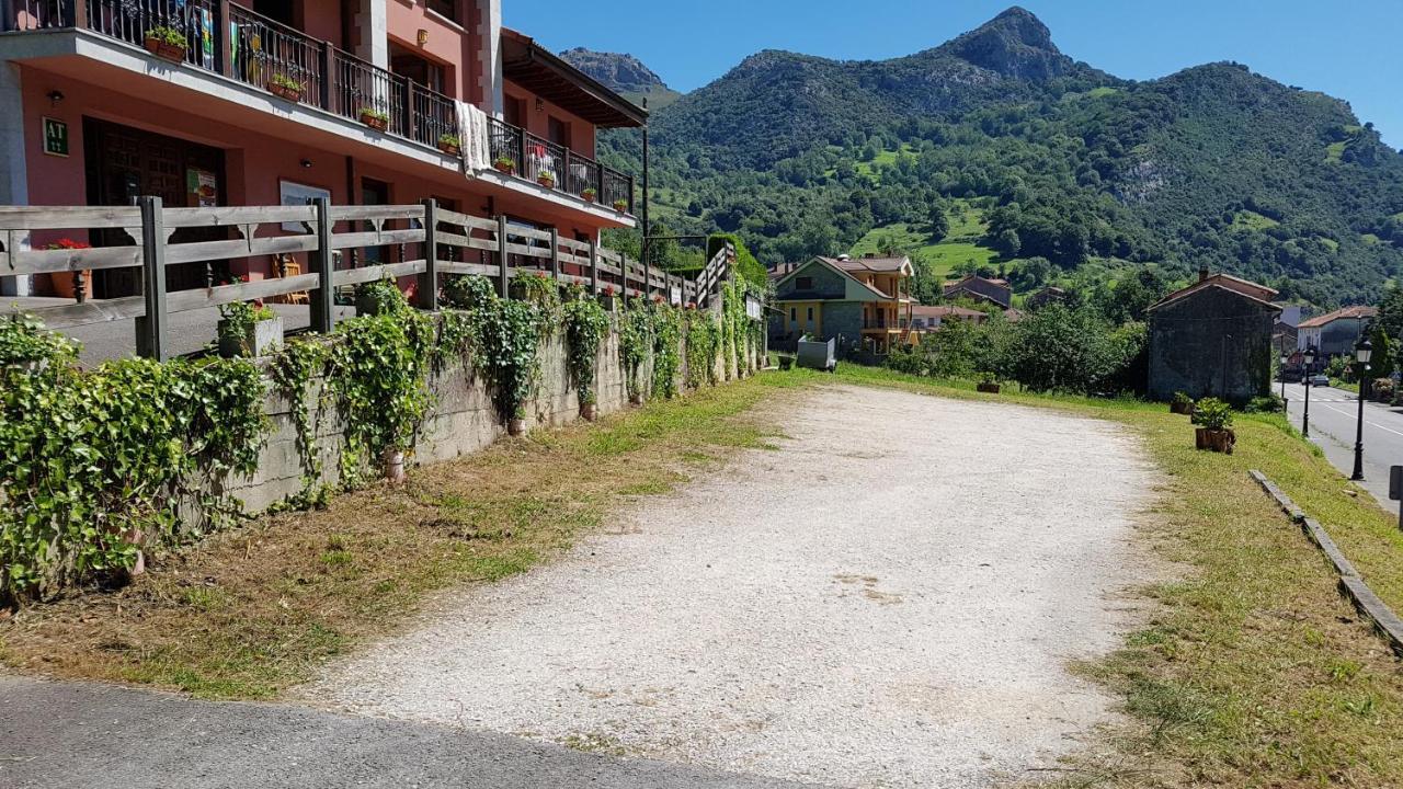 Apartamentos La Corona - Cabrales Карренья-де-Кабралес Экстерьер фото