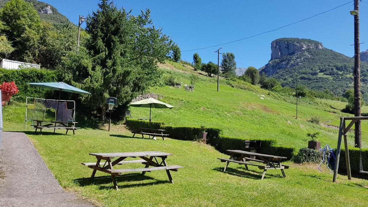 Apartamentos La Corona - Cabrales Карренья-де-Кабралес Экстерьер фото